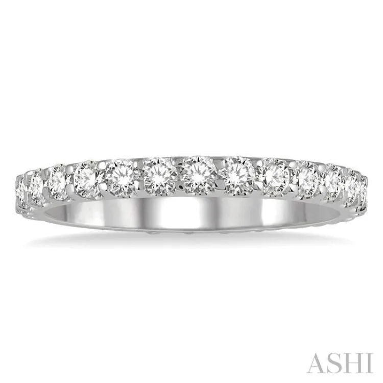 1 Ctw Round Cut Diamond Eternity Ring in 14K White Gold