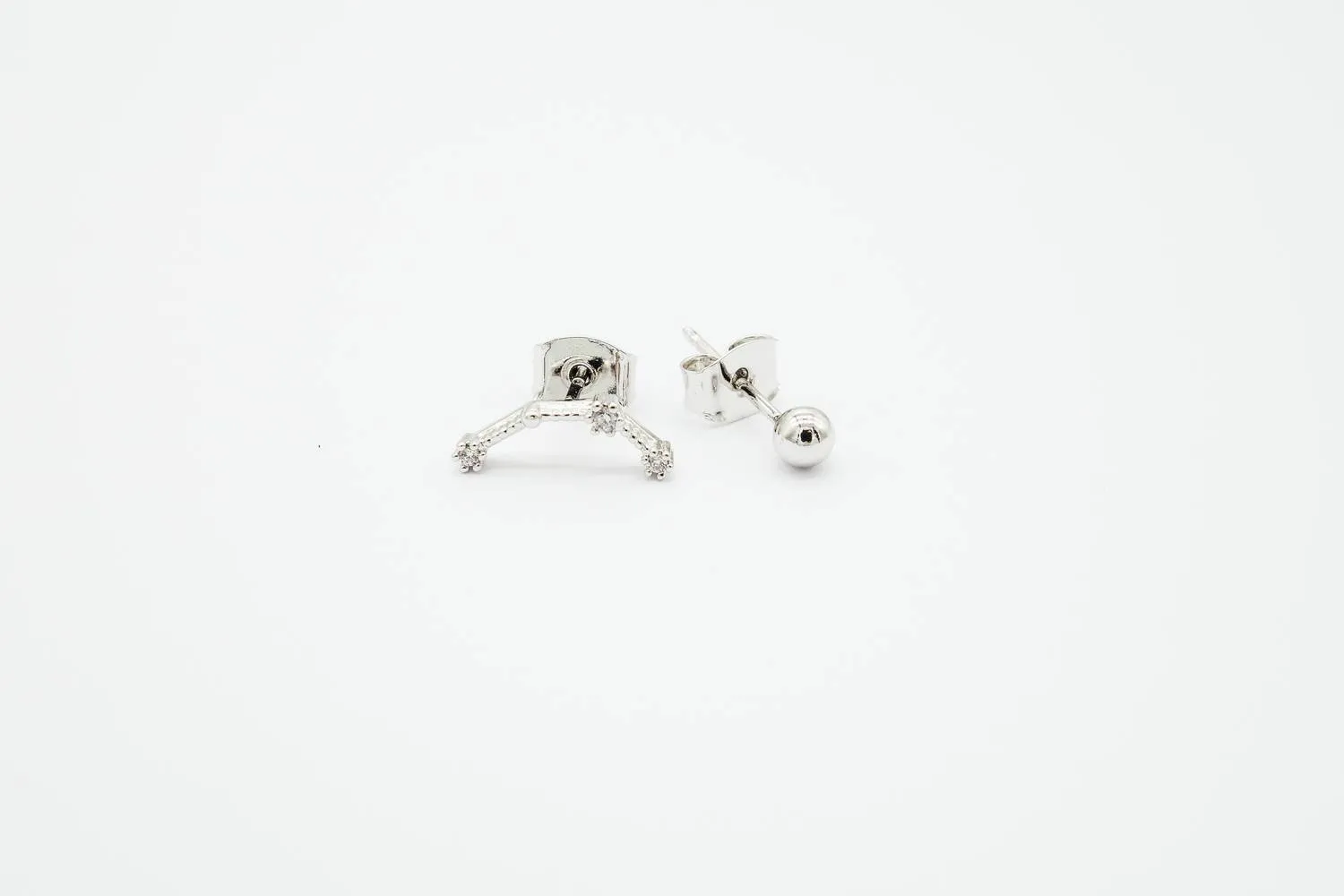Aquarius Earrings Jan 20. - Feb 18.
