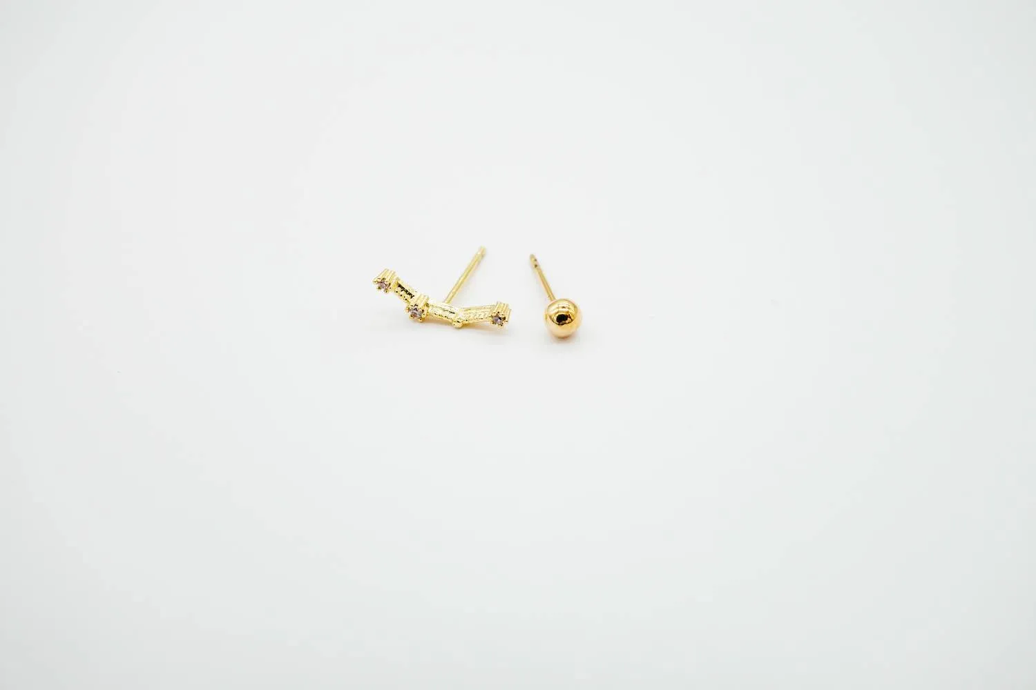 Aquarius Earrings Jan 20. - Feb 18.