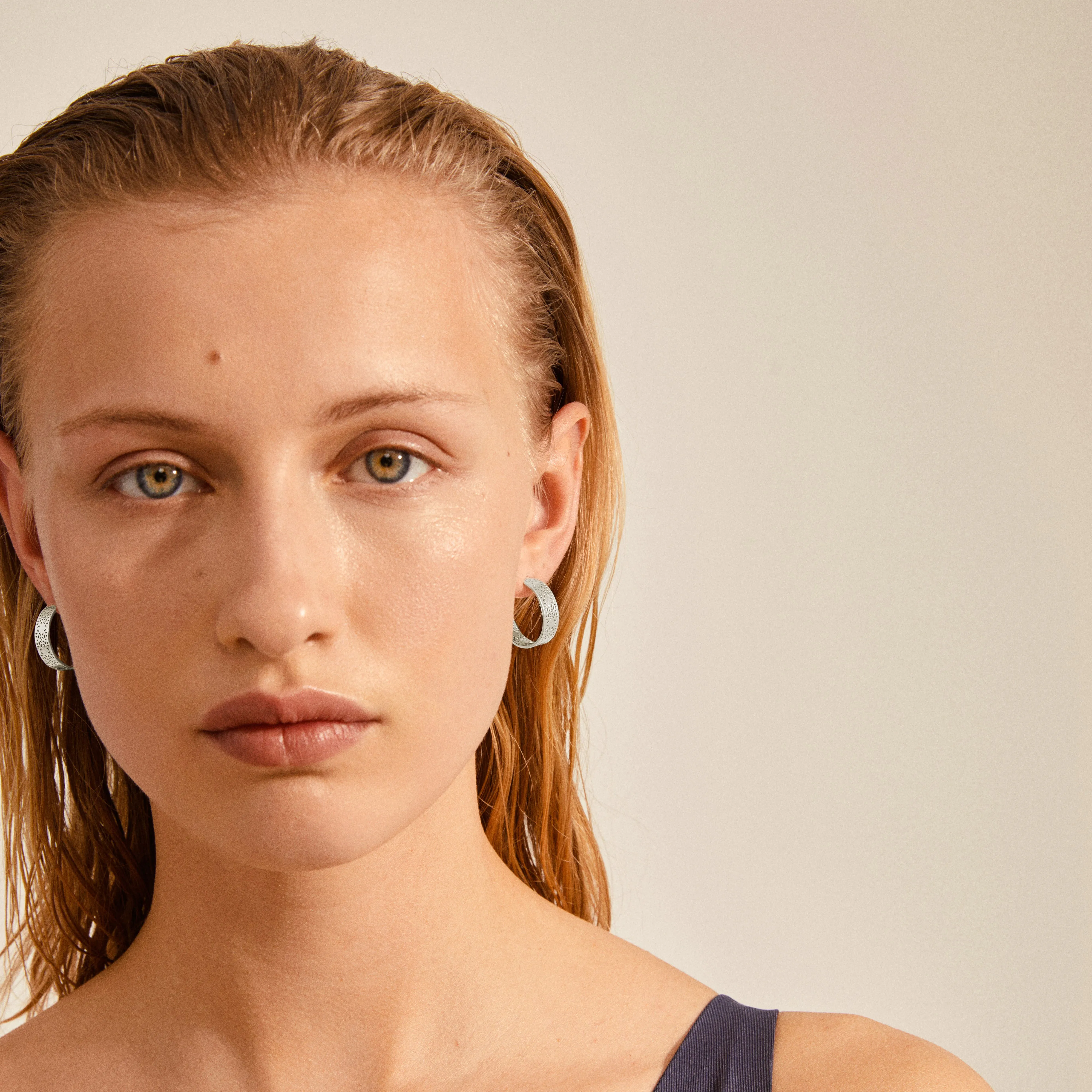 CAROL medium hoop earrings silver-plated