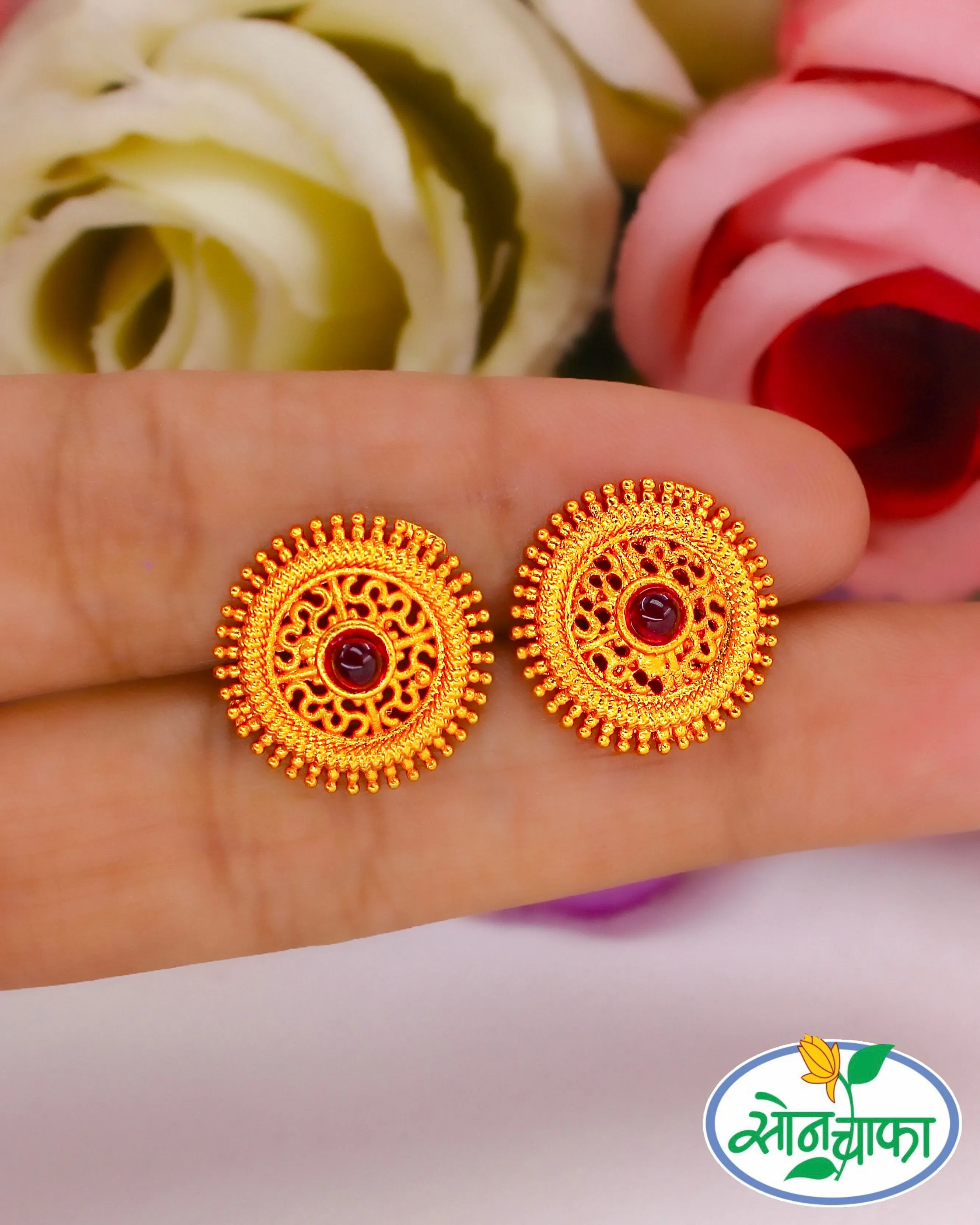 CIRCLE DESIGNER STUDS
