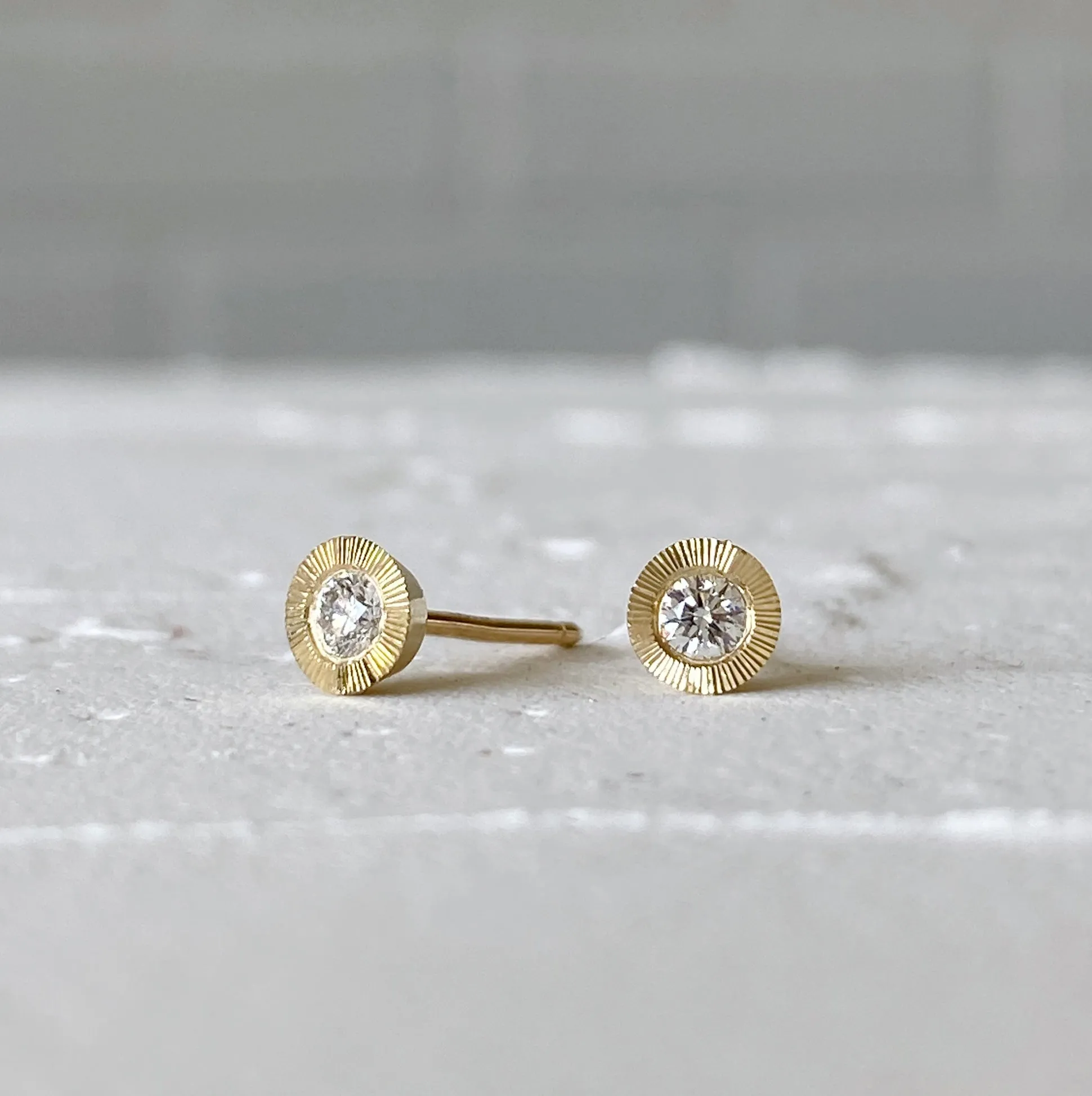 Medium Aurora Diamond Stud Earring in Yellow Gold