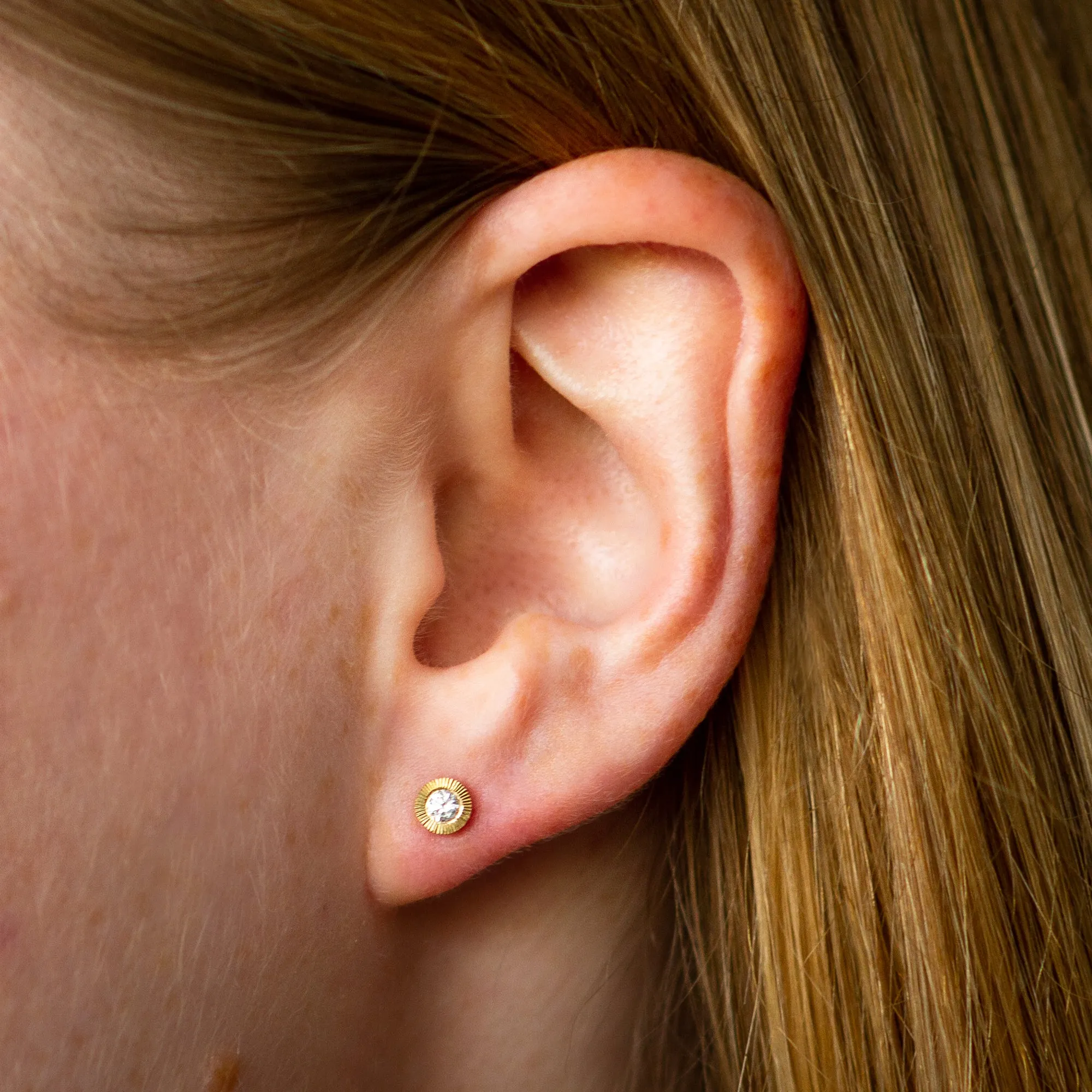 Medium Aurora Diamond Stud Earring in Yellow Gold
