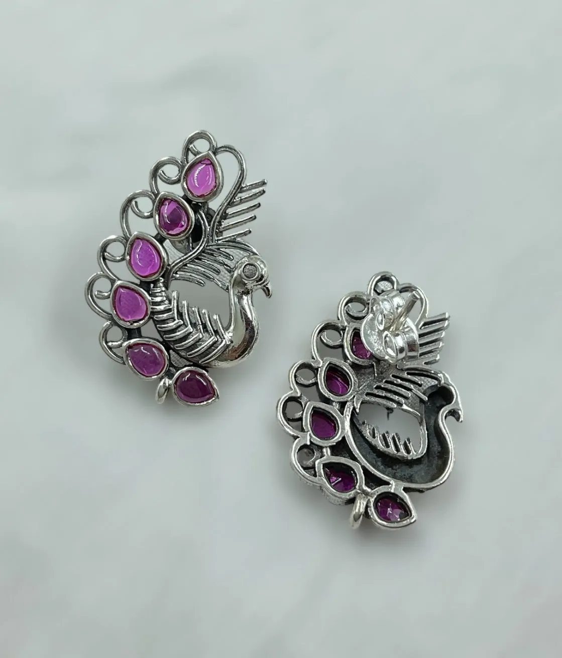 The Amukta Silver Gemstone Earstuds (Red)